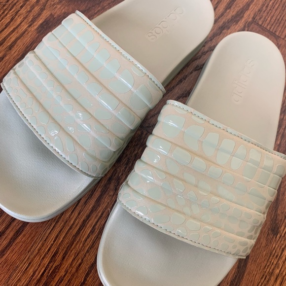 NWOT adidas Unisex-Adult Adilette Comfort Sandals Slide Sz 6M - Picture 2 of 9